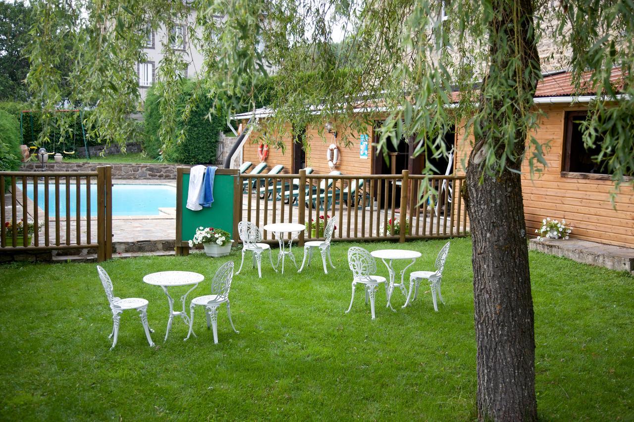 Logis Hotel Le Petit Breuil La Courtine Kültér fotó
