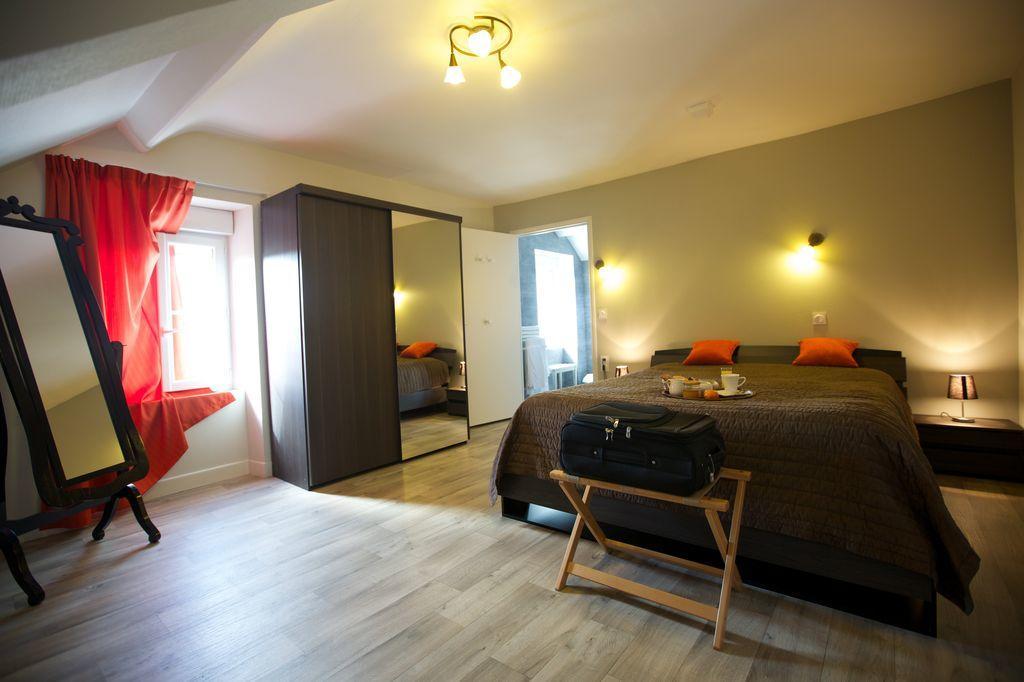 Logis Hotel Le Petit Breuil La Courtine Kültér fotó